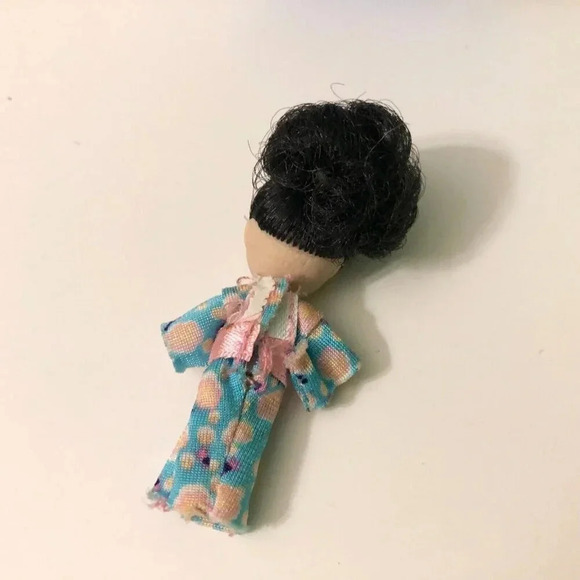 Barbie Peek A Boo Petites  Doll Taka of Tokyo 46 Girls of the World Charms - Picture 9 of 16
